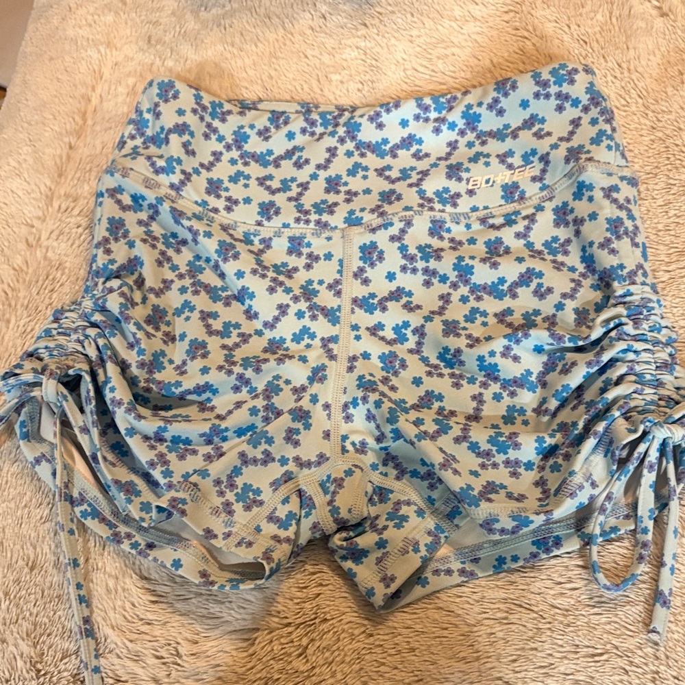 BO+TEE  Women's Blue Floral Athletic Shorts set